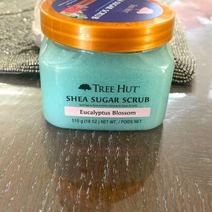 Tree hut scrub